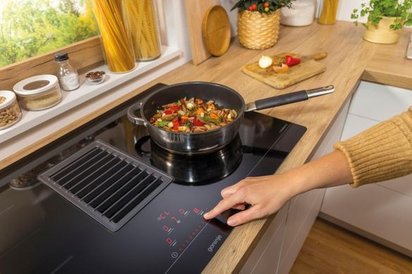 Фото: 12 из 18, Варильна повверхня Gorenje індукційна, 83см, розширена зона, вбудована витяжка, 620м.куб/год, чорний (HET949BSC), купить за 84 999 грн со скидкой в Смартс | smarts.ua
