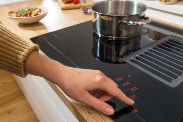 Фото: 6 из 18, Варильна повверхня Gorenje індукційна, 83см, розширена зона, вбудована витяжка, 620м.куб/год, чорний (HET949BSC), купить за 84 999 грн со скидкой в Смартс | smarts.ua