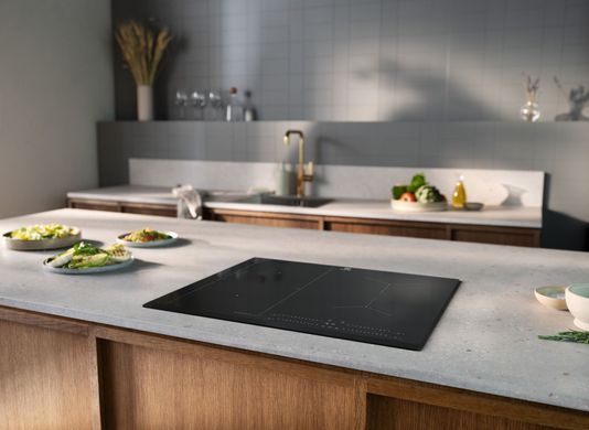 Фото: 8 з 9, Варильна поверхня Electrolux індукційна, 60см, розширена зона, датчик кипіння, датчик смаження, Hob2Hood, чорний (EIS67453), купити за 26 899 грн зі знижкою в Смартс | smarts.ua