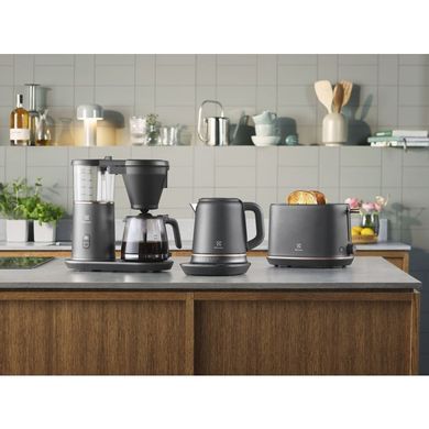 Електрочайник Electrolux 1.7л, Strix, метал, підтримка температури, чорний матовий (E7K1-6BP)