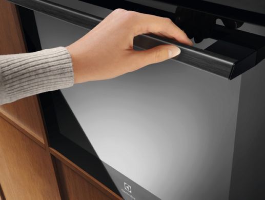 Фото: 4 з 8, Духова шафа Electrolux електрична, 72л, A+, дисплей, конвекція, телескопічні напрямні, чорний, купити за 22 799 грн зі знижкою в Смартс | smarts.ua
